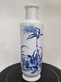 A Exquisite Blue and White Flower and Bird Pattern Vase