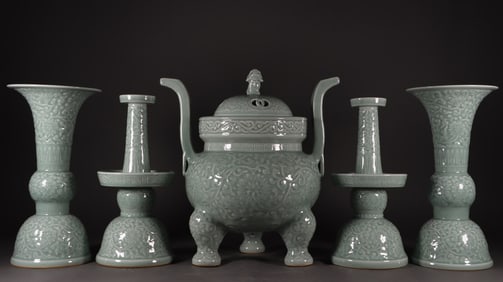 A Set of Exquisite Pea-Green Glaze Carved Lotus Pattern Censer