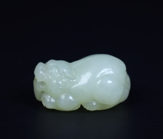 A Exquisite Hotan Jade Auspicious Beast Pendant