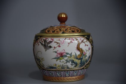 A Exquisite Black Ground Famille-Rose Flower and Bird Pattern Censer