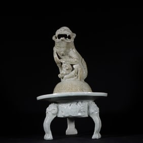 A Exquisite Yue yao Celadon Auspicious Beast Censer