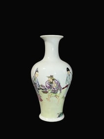 A Exquisite Famille-Rose Figures Pattern Vase
