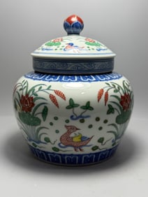 A Exquisite Blue and White Famille-Rose Flower and Bird Pattern Jar