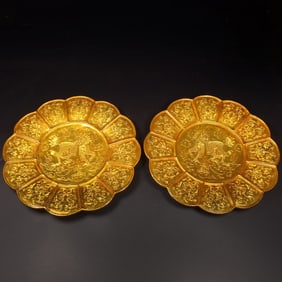 A pair of Exquisite Gilt Bronze Kylin Pattern Plates