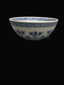 A Exquisite Blue and White Flower Pattern Bowl