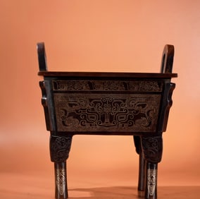 A Exquisite Red Copper Silver-Inlaid Cauldron