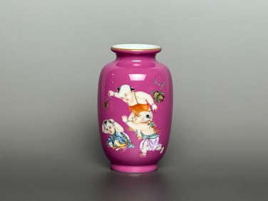A Exquisite Ruby Red-Glazed Painted Gold Figures Pattern Vase