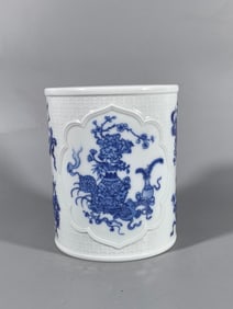 A Exquisite Blue and White Bogu Pattern Brush Pot