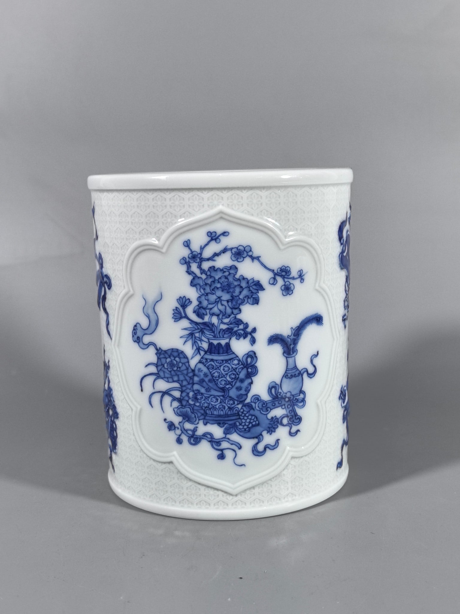 A Exquisite Blue and White Bogu Pattern Brush Pot (1 of 9)