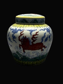 A Exquisite Blue and White Iron-Red Horse Pattern Jar With a lid