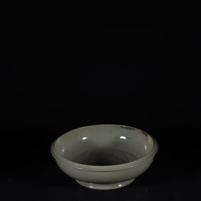 A Exquisite Yue yao Celadon Relief Dragon Pattern Plate