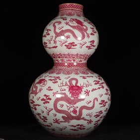 A Exquisite Iron-Red Dragon Pattern Gourd-Shaped Vase