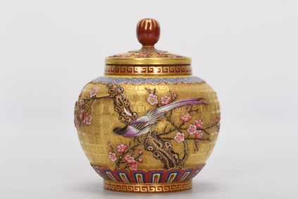 A Exquisite Gold Ground Enamel Flower and Bird Pattern Jar