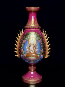 A Exquisite Ruby Red-Glazed Painted Gold Buddha statue Pattern Vase