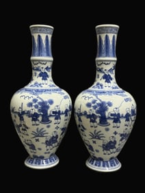 A pair of Exquisite Blue and White Figures Pattern Vase