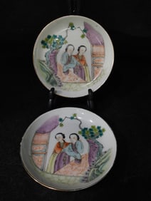 A pair of Exquisite Famille-Rose Figures Pattern Plate