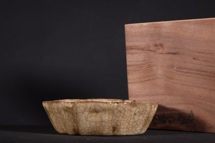 A Exquisite Ge yao Beige Glaze ice Crackle Pattern Brush Washer