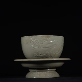 A Exquisite Yue yao Celadon Relief Dragon Pattern Bowl