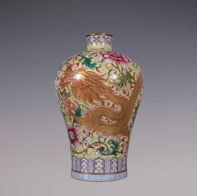 An Exquisite Famille-Rose Lotus Pattern Dragon Pattern Vase