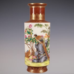 An Exquisite Enamel Painted Gold Lotus Pattern Flower and Bird Pattern with poem Vase