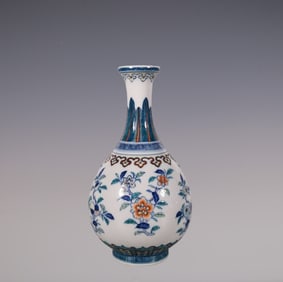 An Exquisite Doucai Flower and Fruit Pattern Vase
