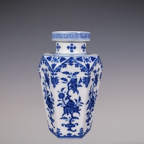 An Exquisite Blue and White Flower and Fruit Pattern Vase