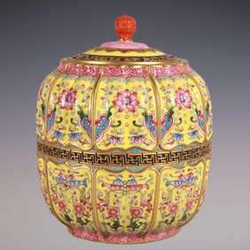 An Exquisite Enamel Lotus Pattern Tea Caddy