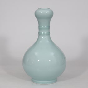 An Exquisite Sky Blue Glazed Vase