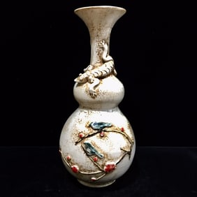 An Exquisite Ding yao Gourd-Shaped Vase