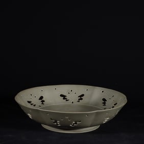 An Exquisite Yue yao Butterfly Pattern Plate