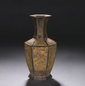 An Exquisite Gilt Silver Flower Pattern Vase