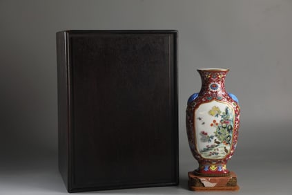 An Exquisite Famille-Rose Painted Gold Lotus Pattern Flower and Bird Pattern Double-Ears Vase