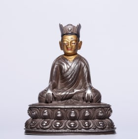 An Exquisite Gilt Bronze Buddha Statue