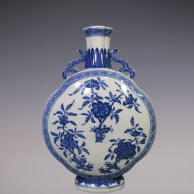 An Exquisite Blue and White Lotus Pattern Flower and Fruit Pattern Double-Ears Vase