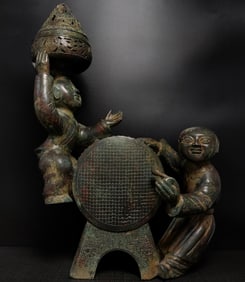 An Exquisite Bronze Figure Ornament