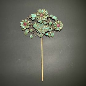 An Exquisite Gilt Silver Flower Pattern Ornament