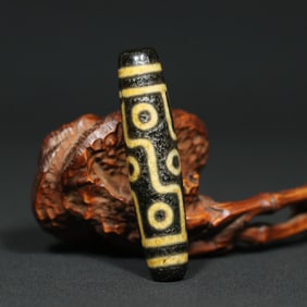 An Exquisite Agate Dzi Bead Pendant