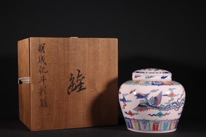 An ExquisiteDoucai Phoenix Pattern Jar