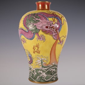 An Exquisite Enamel Painted Gold Dragon Pattern Seawater Pattern Vase