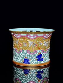 An Exquisite Famille-Rose Eight Treasures Pattern Crane Pattern Seawater Pattern Brush Pot