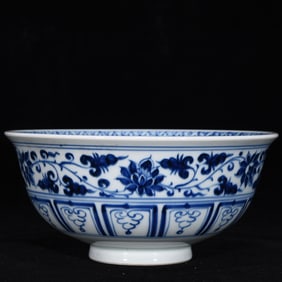 An Exquisite Blue and White Lotus Pattern Phoenix Pattern Bowl