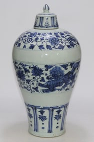 An Exquisite Blue and White Lotus Pattern Lion Pattern Vase