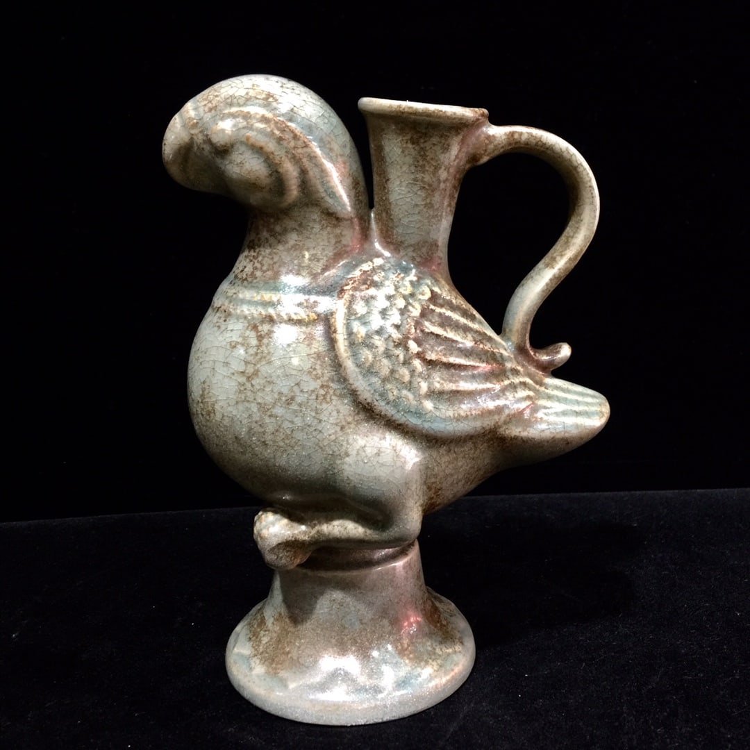 An Exquisite Ru yao Candlestick: An Exquisite Ru yao Candlestick Song Dynasty, China Size:7.1inx5.5in汝瓷烛台 中国宋代 Size:18cmx14cm