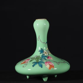 An Exquisite Enamel Flower and Fruit Pattern Vase
