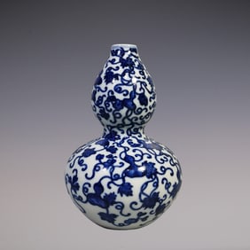 An Exquisite Blue and White Lotus Pattern Gourd-Shaped Vase