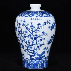 An Exquisite Blue and White Pine, Bamboo and Plum Blossom Pattern Vase