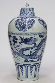 An Exquisite Blue and White Lotus Pattern Dragon Pattern Vase