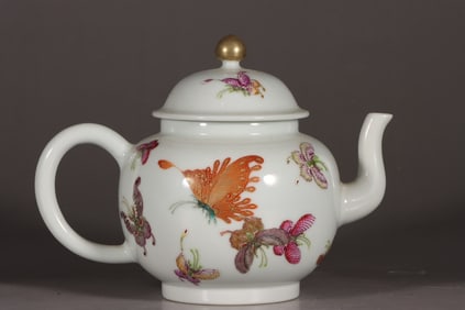An Exquisite Famille-Rose Painted Gold Butterfly Pattern Teapot