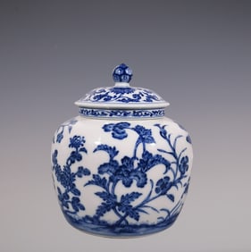 An Exquisite Blue and White Flower Pattern Lotus Pattern Tea Caddy