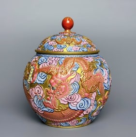 An Exquisite Famille-Rose Auspicious Cloud Pattern Dragon Pattern Jar